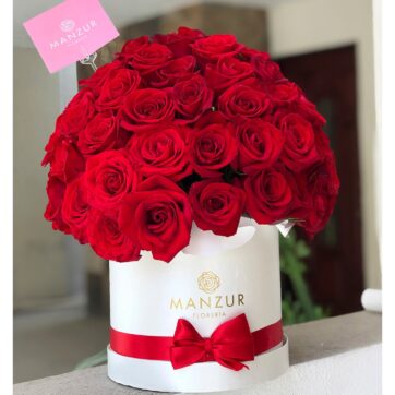 caja grande con rosas rojas