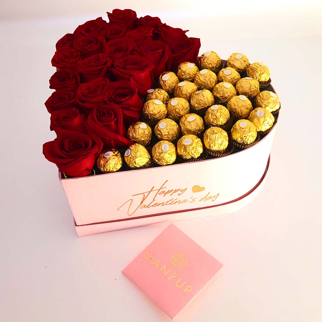 como hacer una caja de corazon con flores y chocolates  En este  minitutorial te mostrare cono hacer una linda caja con flores y chocolates.  LIKE A LA PAGINA PARA QUE TE
