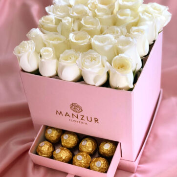 caja con chocolates y rosas