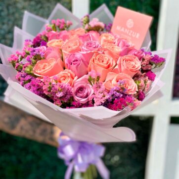 Bouquet combinado de 24 rosas lila, rosas y statice