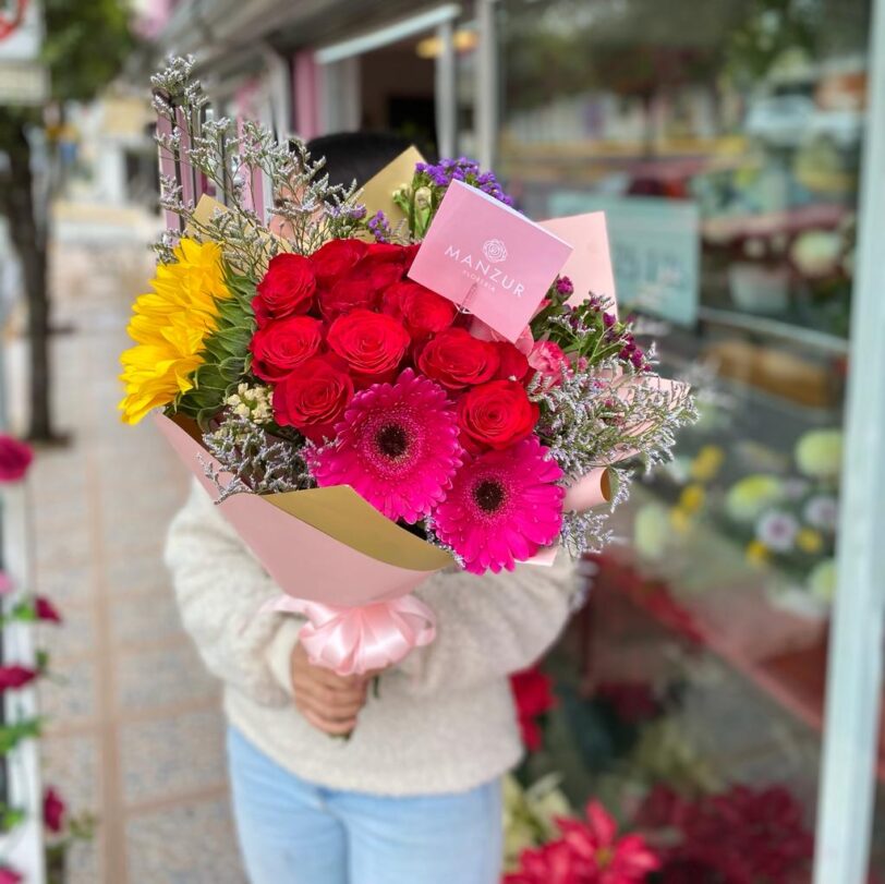 Ramo girasol gerberas y mini rosas